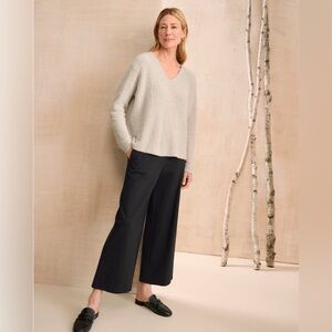 EILEEN FISHER - Black Wide Leg Crop / Culotte Tencel Pant. Pull-on style. XS